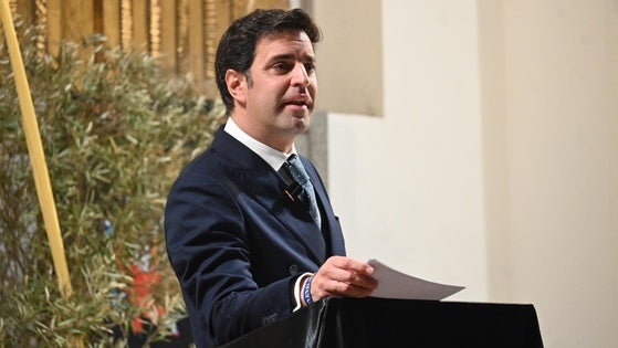 Alejandro Suárez ofreció un VIII Pregón Costalero cargado de emoción, fe y sentimiento