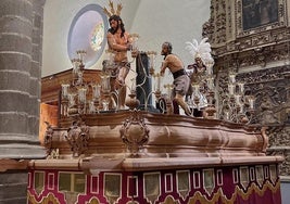 El 'amarrao' espera su salida en la Iglesia del Rosario