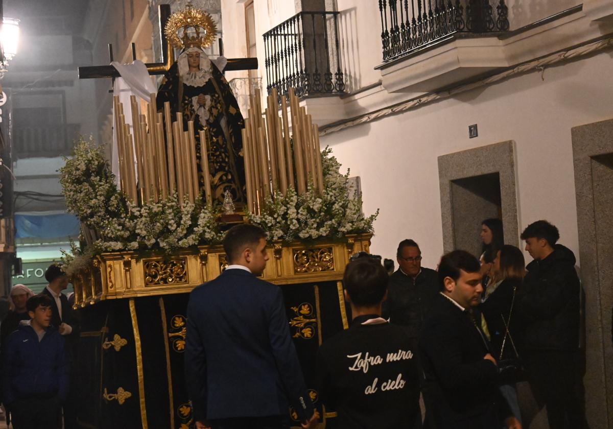 La Soledad por las calles durante su Estación de Penitencia