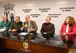 Momento en el que el alcalde hizo público el fallo del jurado el pasado mes de marzo