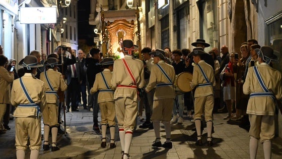 La Esperancita salió en procesión hasta entronizarse en su Arquillo del Pan