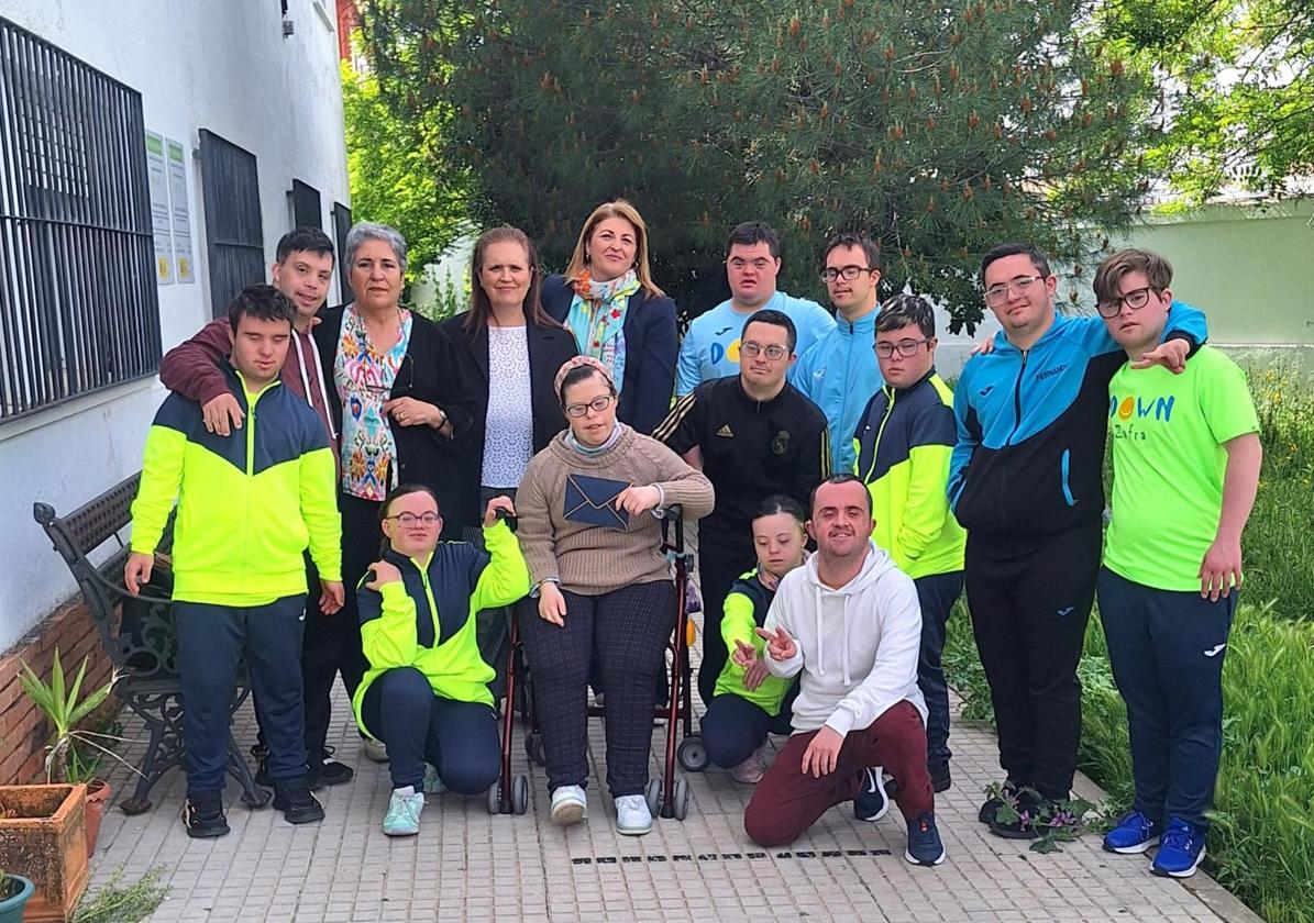 La venta de garbanzos de Cuaresma y de dulces recaudó 900 euros para Down Zafra