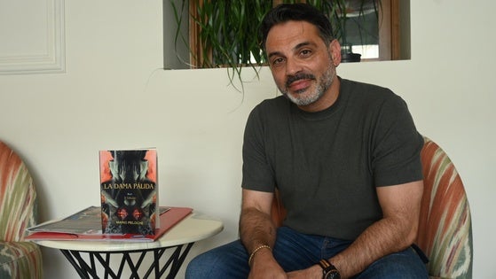 El escritor Mario Peloche adapta al teatro su libro 'La dama pálida'