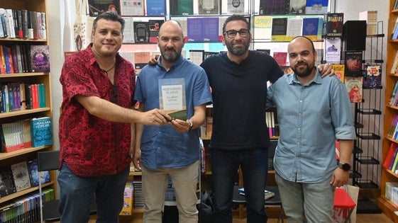 El poeta Dionisio López presentó su antología 'Los últimos del Oeste. Poetas extremeños del siglo XXI'