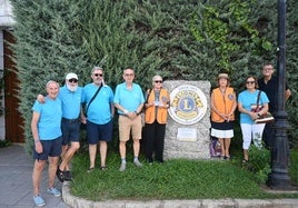 Entrega de la beca a la asociación