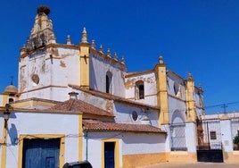 La Comunidad Parroquial limpia la Iglesia del Rosario de cara a la vuelta del Cristo