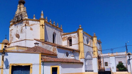 La Comunidad Parroquial limpia la Iglesia del Rosario de cara a la vuelta del Cristo