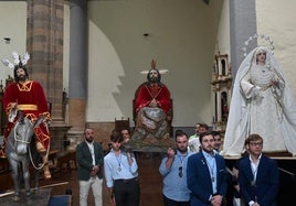 Las imágenes a su llegada a la Iglesia del Rosario
