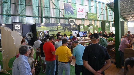 Éxito de la iniciativa 'Jamones Solidarios' de AECERIBER para Fundación Asmi