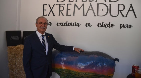 «Elaborar un jamón D.O P. Dehesa de Extremadura exige un esfuerzo titánico para el ganadero como para el industrial»