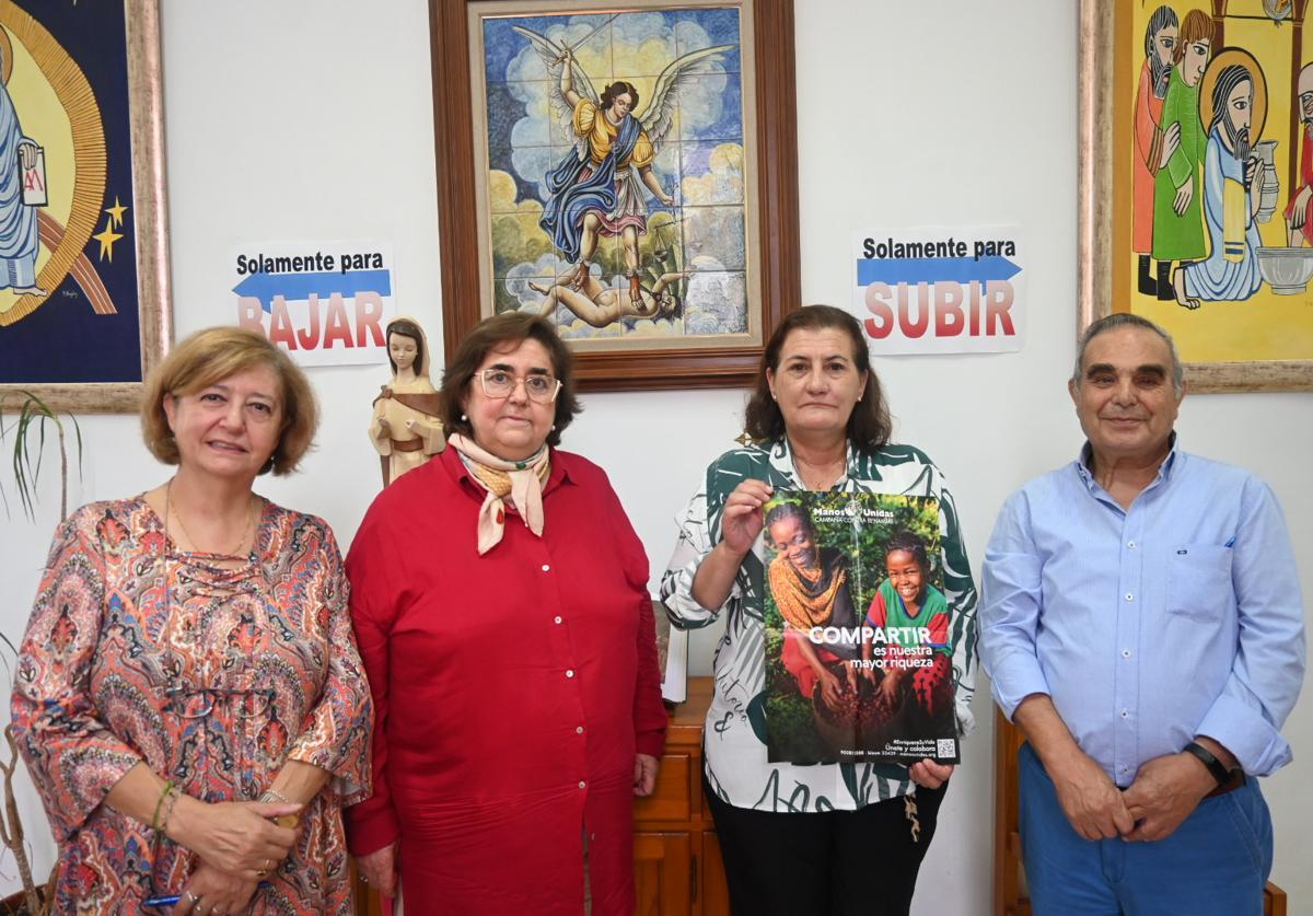 Manuela Pallero, presidenta Manos Unidas Zafra, junto a la directiva y a la Presidenta-Delegada Episcopal de Manos Unidas de la Archidiócesis Mérida-Badajoz, María Jesús Alfaro