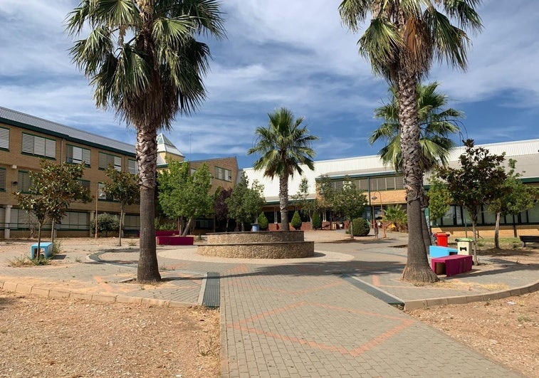 El claustro del IES Cristo del Rosario defiende la actuación del centro ante el supuesto caso de acoso escolar a uno de sus alumnos