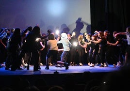Un momento del musical en el TEatro de Zafra