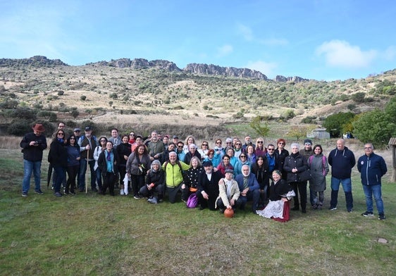 Los participantes en la ruta en plena naturaleza