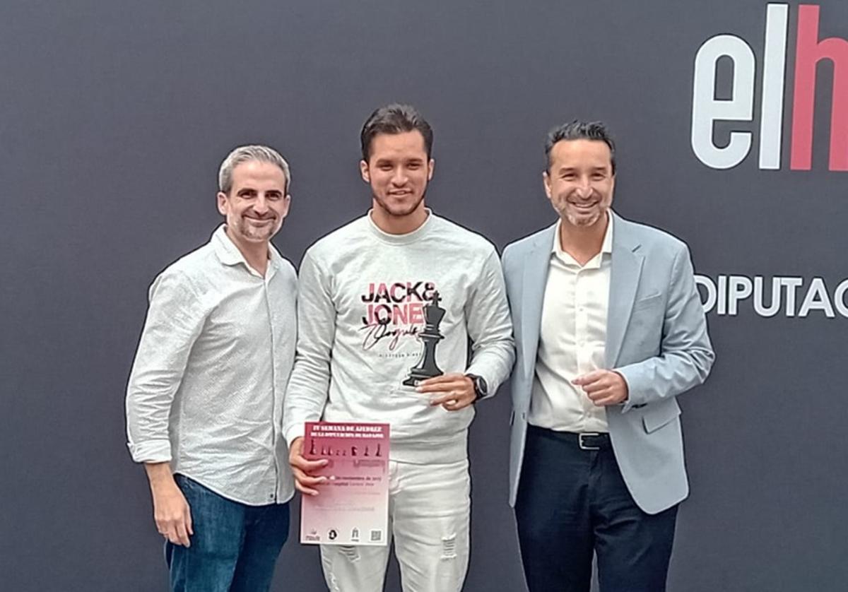El nuevo fichaje del Ruy López en la entrega del trofeo del torneo