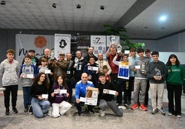 Foto de familia tras la entrega de torfeos