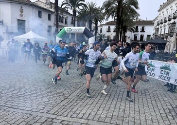 Salida de is cirredores del trail corto desde la Plaza Grande
