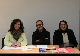 Miembros de la junta directiva durante la asamblea