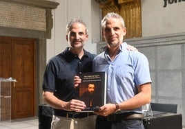 Los hermanps durante la presentación de su trabajo en Zafra