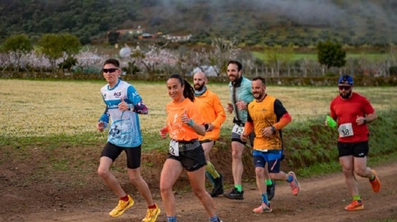 La prueba Backyard Vueltasalacabeza se celebra este sábado en La Parra con 130 participantes