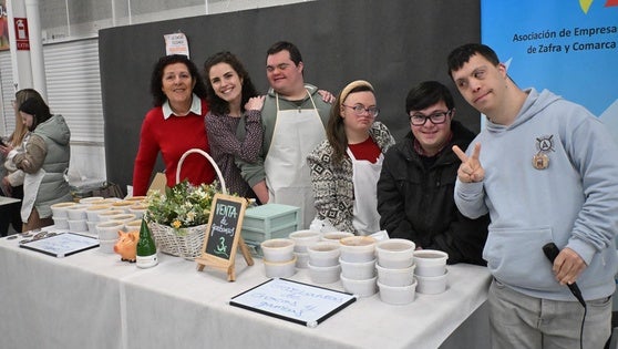 El Mercado de Abastos se llenó de solidaridad este Viernes de Dolores
