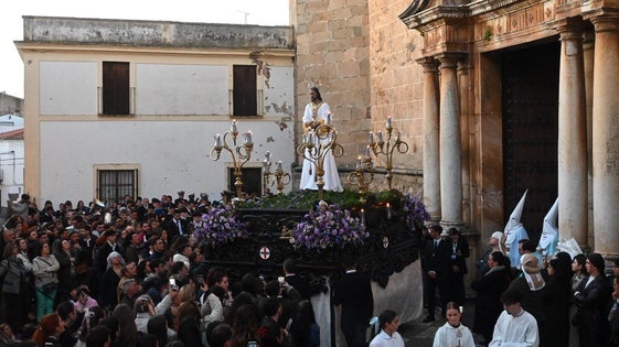 El Lunes Santo se vivió en la calle con Jesús Cautivo y Rescatado y La Amargura
