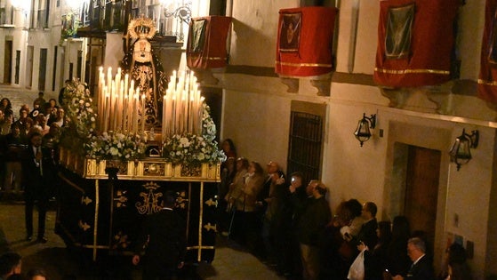Viernes Santo de solemnidad y recogimiento al paso de La Soledad
