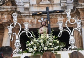 El Cristo de los Afligidos en una de sus salidas procesionales