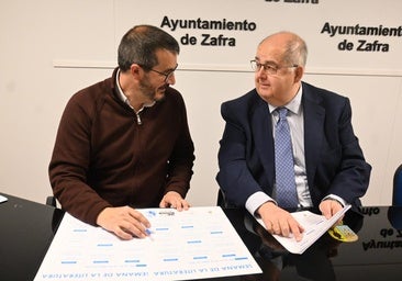 El alcalde y el director de la biblioteca en funciones durante la presentación