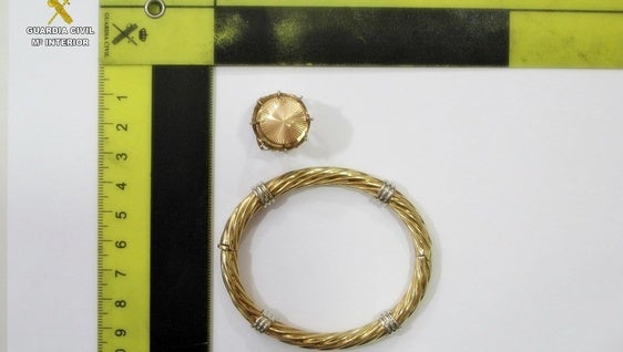 La Guardia Civil investiga al presunto autor de la sustracción de joyas en viviendas de Zafra y Burguillos