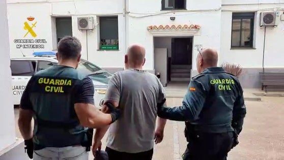 El detenido a su entrada detenido en el cuartel de Zafra