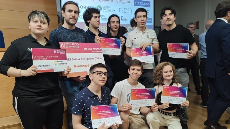 El alumnado del Suárez de Figueroa con sus premios