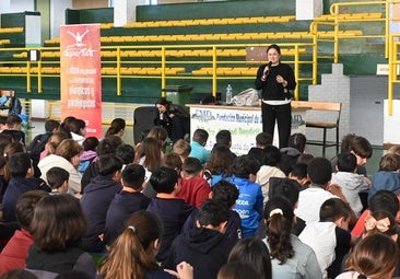 Encuentro de la gimnasta olímpica con los escolares zafrenses