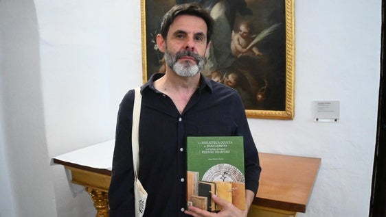 Pedro MArtín con su trabajo