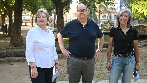 El alcalde junto a la concejala y la directora de la UPZ durante la presentación