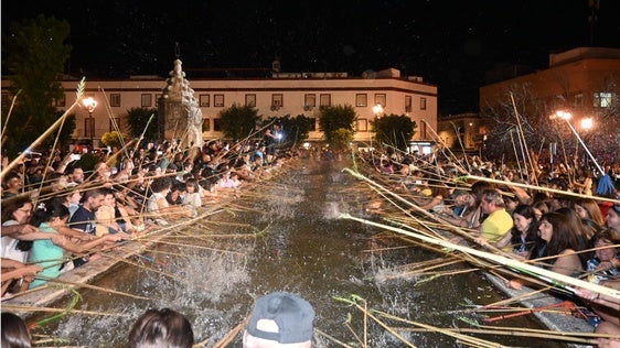 Momento de la mojá de varas en el pilar