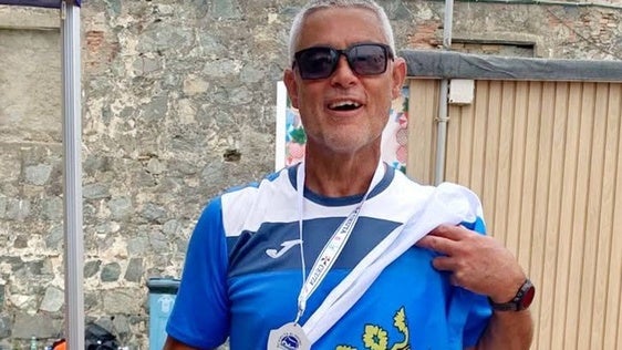 El nadador Hernán Cortés ha participado en el XV Vuelta al Hacho en Ceuta