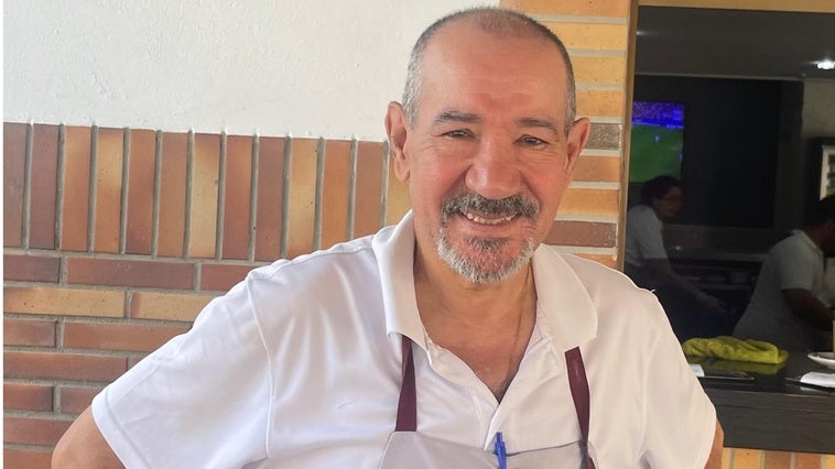 Manolo Montaño se despide de la barra del Restaurante Ramírez tras 31 años de dedicación