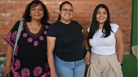 De izquierda a derecha Diana Aparicio, Vanessa Guerra y Sofía Victoria Díaz