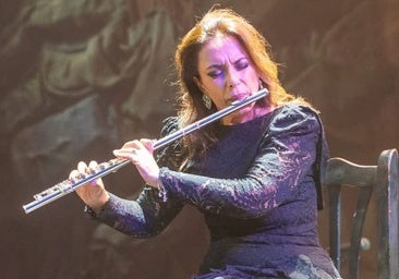 Ostalinda durante su actuación