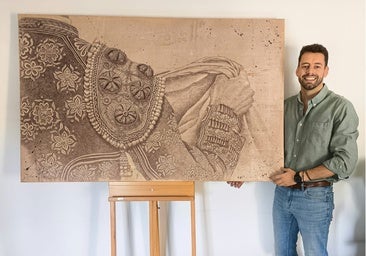 El autor con una de sus obras