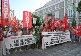Concentración a las puertas del Ayuntamiento