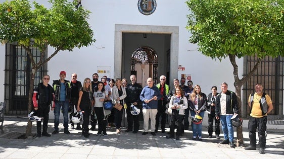 Recepción de los motoristas en el Ayuntamiento