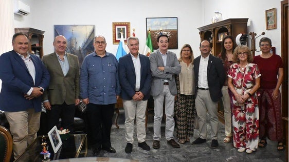 Asistentes a la firma del convenio