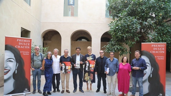 El jurado final del premio tras el anuncio de la novela ganadora
