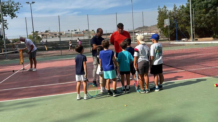 Un centenar de tenistas participan en el IV Circuito de Aficionados 'Ciudad de Zafra'