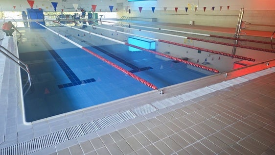 La piscina climatizada municipal reabre sus puertas para retomar la actividad deportiva