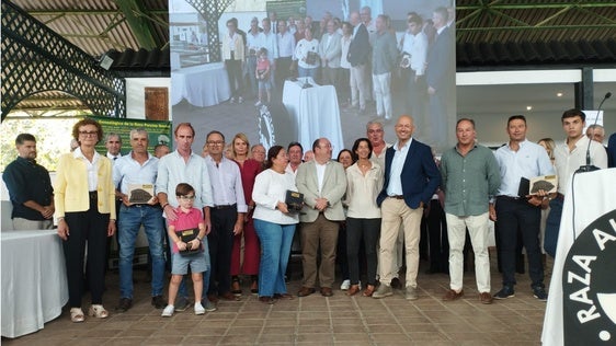 Foto de familia con los premiados