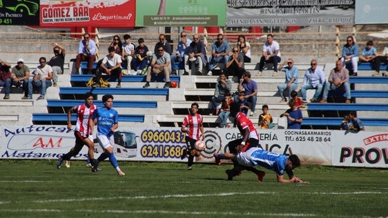Un momento del partido ante el Azuaga