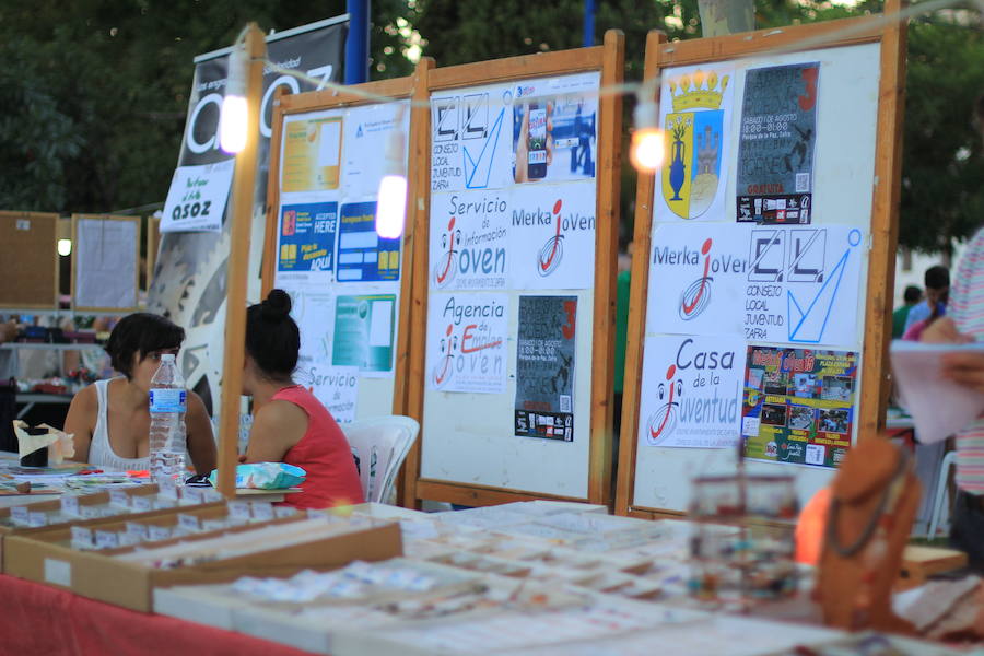 Asociaciones y artesanos en el evento \ 